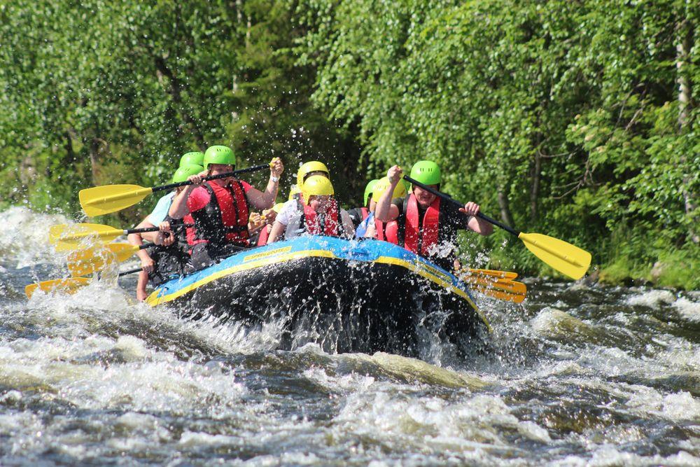 Why More Travellers Are Choosing Small Group Tours Over Traditional Vacations in 2026
