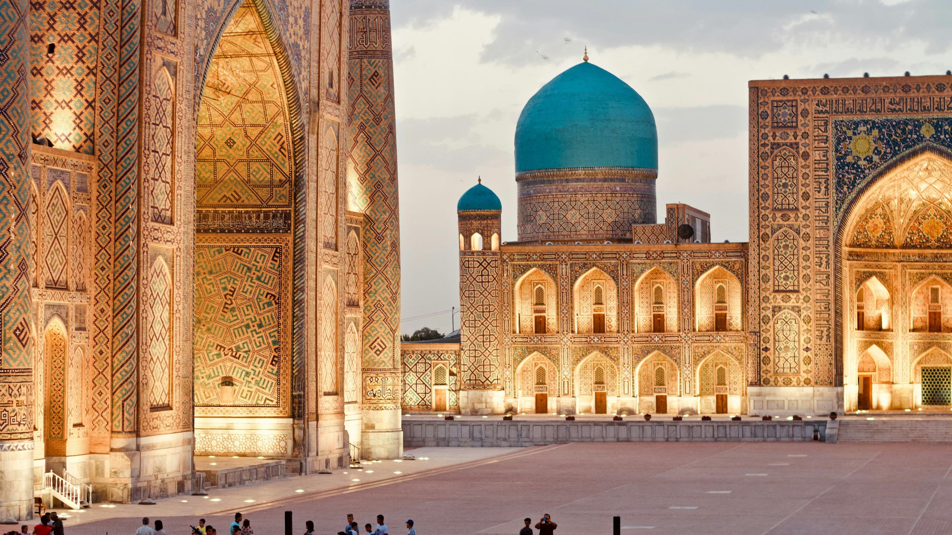 Experience Stunning Islamic Architecture